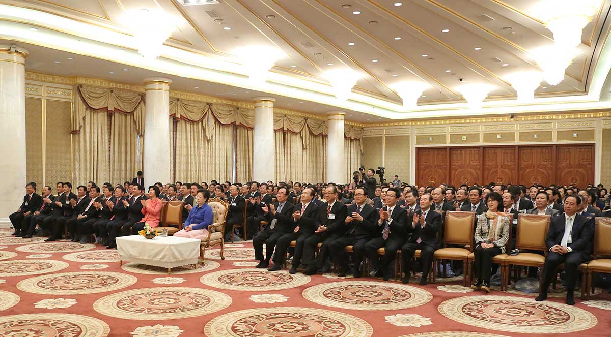 True Mother at the “General Assembly of Korean Ministers for the Victory of Vision 2020” 3 20150424 (8)