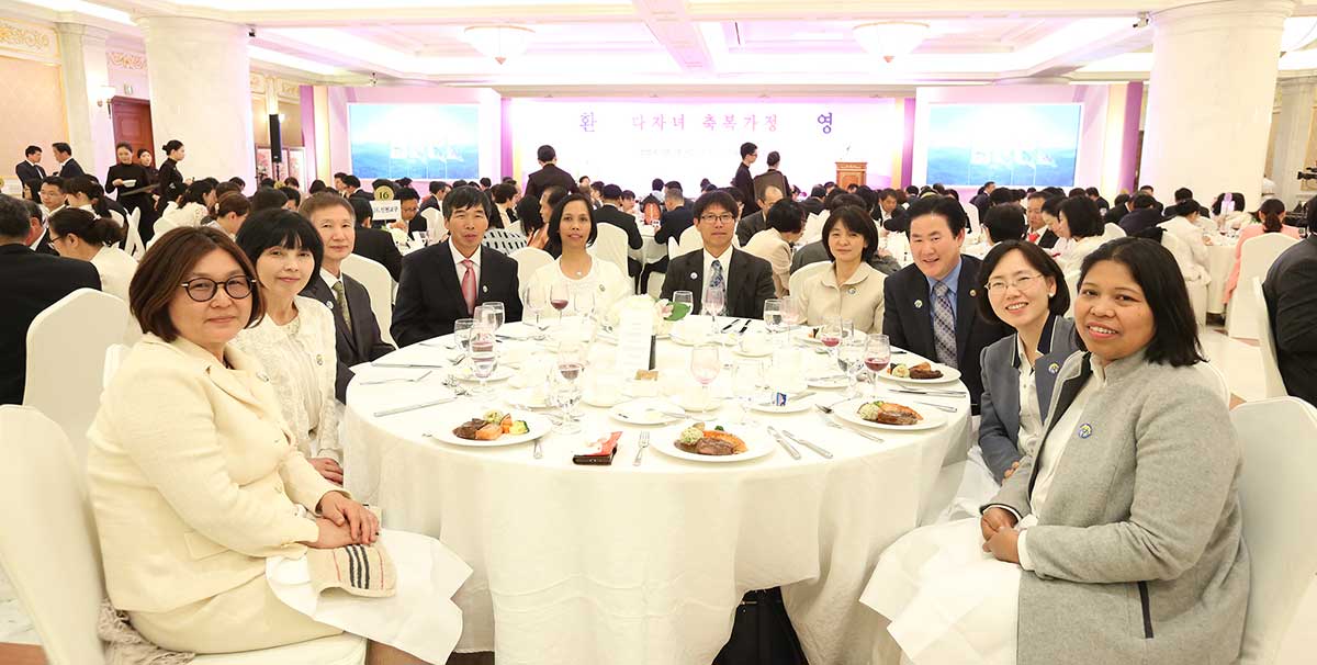 True Parents' Luncheon for Blessed Families with Multiple Children 3 20150426 (18)