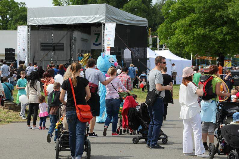 Another Way of Witnessing at the Family Day Fair in Prague 1 cz fam 2