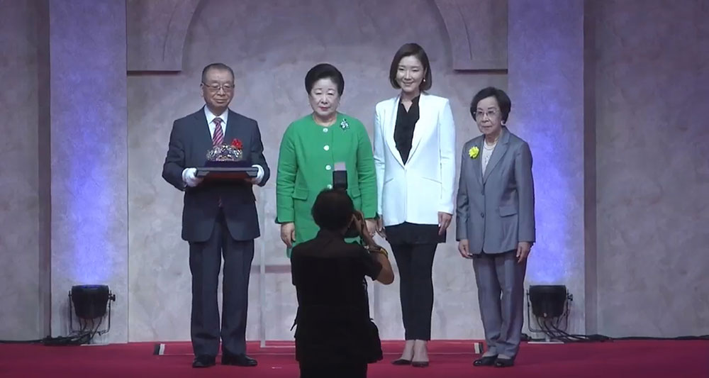 True Mother at the 60th Anniversary of FFWPU Japan 1 jp71 11