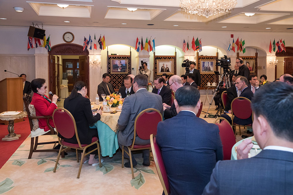 USA: You Are the Heroes God Wants 2 tm wrds 2