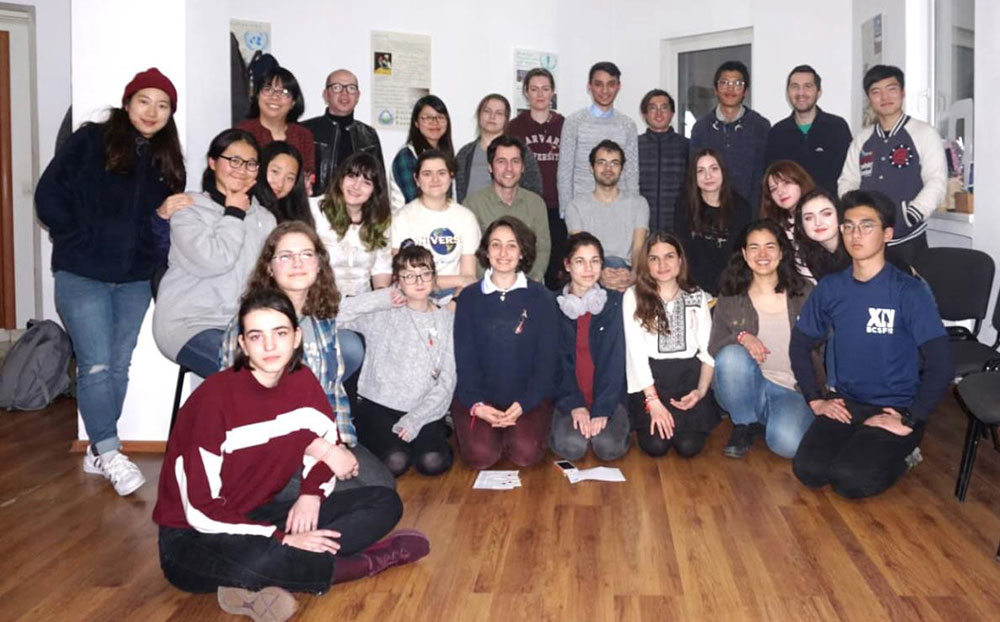 Romania: CARP Discusses Siblings and Friends 1 ro crdis