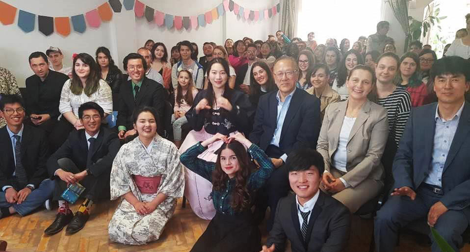 Romania: Intercultural Event – One Family under God 2 ro ws 1