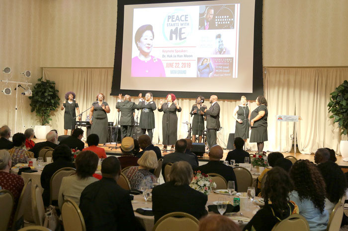 USA: Kim Burrell Encourages Christian Unity 1 lv pr 2