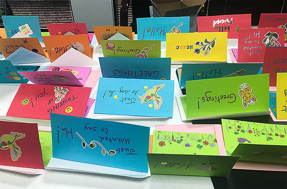 USA: Chicago Family Church Makes Hundreds Of Cards For Elderly 1 cd ed
