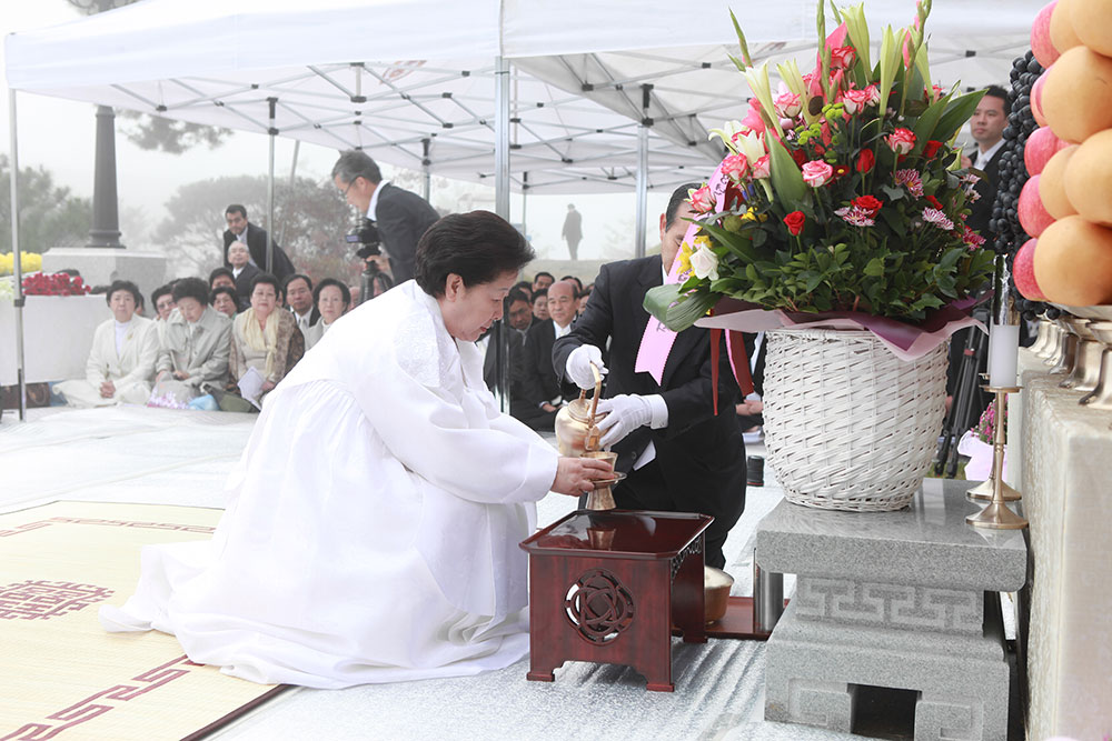 True Parents’ Providence for the Settlement of Cheon Il Guk – Part 1 7 his tm 2