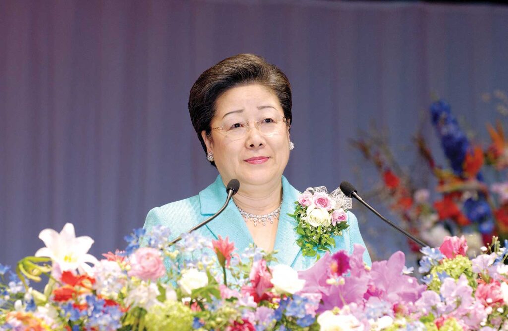 The Model Ideal Family and Nation of God and the Peace Kingdom 1 20060321tm