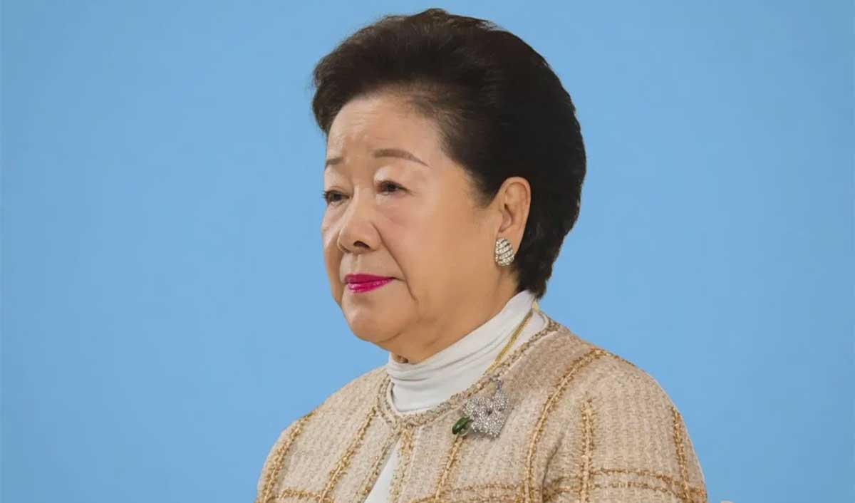 Burden of Successor: Founders and Their Heirs 1 True Mother